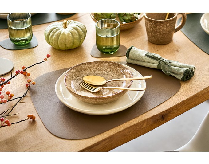 Zweifarbiges Tischset aus Kunstleder in Beige und Braun, rechteckige Form, Grösse 42 x 34 cm, glatte PVC-Oberfläche von Zeller Present.