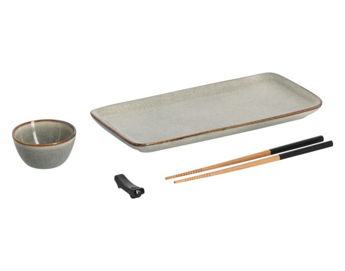 Fünfteiliges Sushi-Set aus grauem Steingut mit Bambusstäbchen, bestehend aus Tellern und Schälchen in schlichter Form.