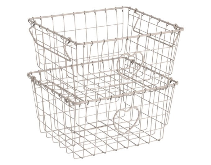 Stapelbarer Aufbewahrungskorb aus Metall in Greige-Grau mit offener Gitterstruktur, rechteckiger Form, Masse 27x24.5x15 cm.