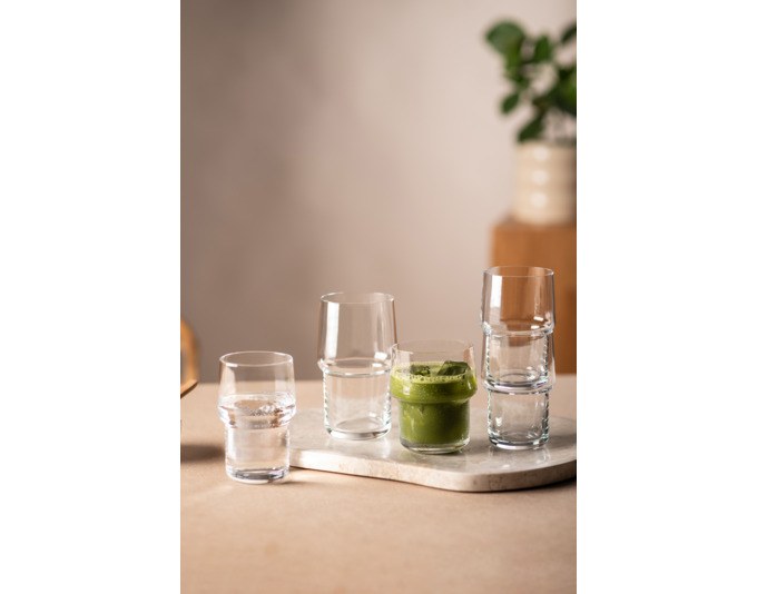 Vier transparente Whiskygläser Click 60 von ZWIESEL GLAS aus Glas, stapelbare Tumbler-Form, im Japandi Stil gestaltet.