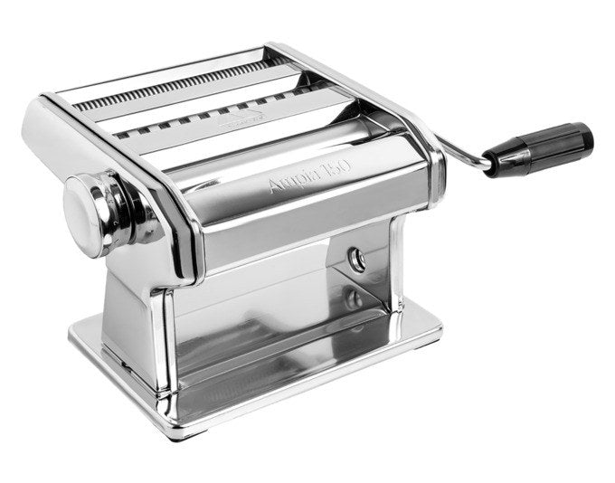MARCATO Nudelmaschine Ampia 150 Classic in Silber: kompaktes Gehäuse aus rostfreiem Stahl mit zwei Walzen und seitlichem Stellrad.