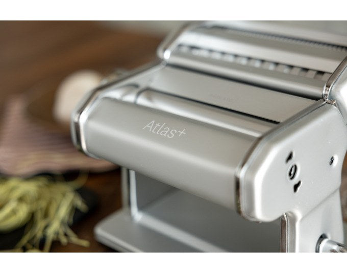 MARCATO Nudelmaschine Atlas Plus ICE in silber matt, Pastamaschine aus Edelstahl mit verstellbaren Walzen aus eloxiertem Aluminium.