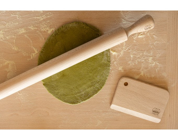 Brauner Teigroller aus Buchenholz, 70 cm lang, zylindrische Form mit glatter Oberfläche für gleichmässiges Ausrollen von Teig.