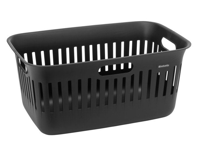 Schwarzer BRABANTIA Wäschekorb Collect-It aus recyceltem Kunststoff mit Belüftungsschlitzen und drei Griffen, Fassungsvermögen 40 Liter.
