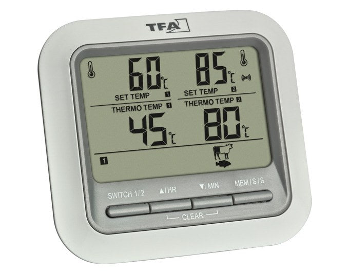 Weisses digitales Grill-Bratenthermometer von TFA mit zwei Edelstahl-Einstichfühlern, Display, Magnetständer und Aufhängeöse, kompaktes Gehäuse.