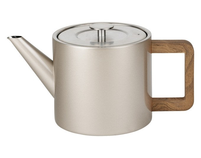 Teekanne Narvik von BREDEMEIJER in Champagne, gebürsteter Edelstahl mit eckigem Griff in Eichenholzoptik und herausnehmbarem Teefilter.