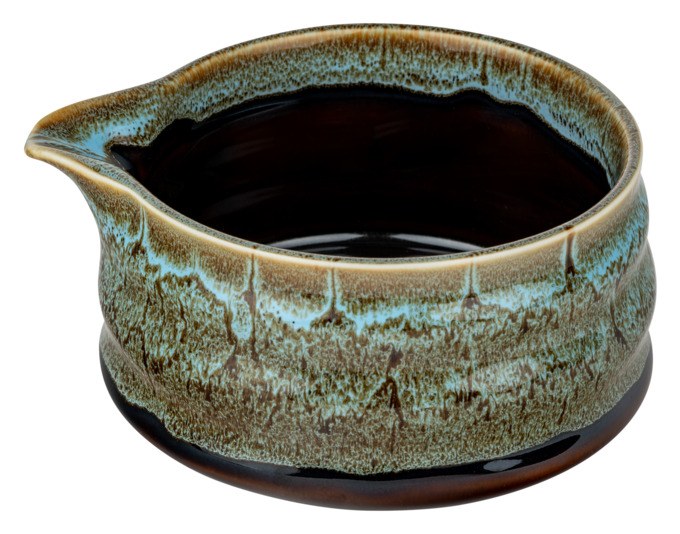 Vierteiliges Matcha Set von BREDEMEIJER mit Keramikschale, Bambusbesen, Bambuslöffel und Besenhalter in den Farben Schwarz, Braun, Blau oder Grün.