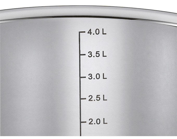 Edelstahl-Rührschüssel von KÜCHENPROFI mit rutschfestem Standring, seitlichen Griffen und Innenskala, Durchmesser 24 cm, in Silber und Schwarz.