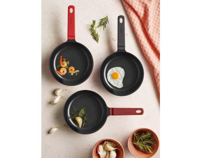 Rote SPRING Bratpfanne Mini Pure ø 16 cm aus Aluminium mit Keramikbeschichtung, runde kompakte Form für kleine Portionen.