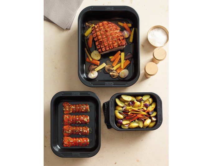 SPRING Bräter-Set Culinar Pure in Schwarz: drei rechteckige Bräter aus aluminisiertem Stahl mit Antihaftbeschichtung und integrierten Griffen.