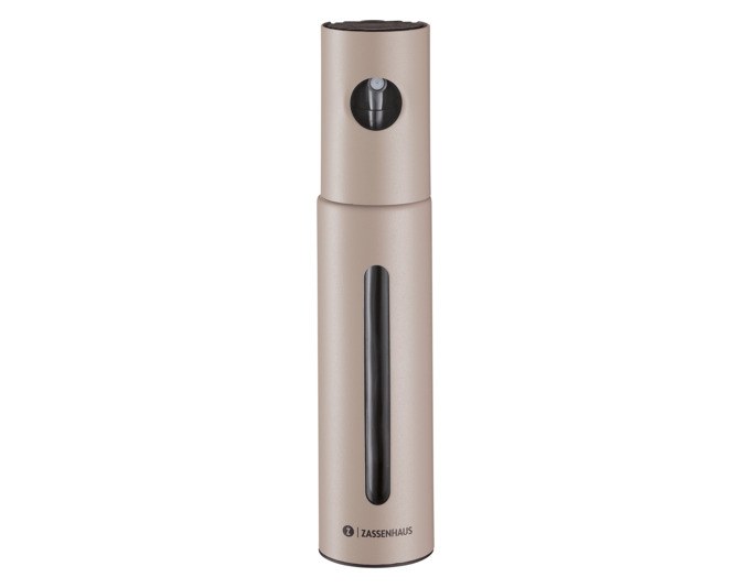 Grauer ZASSENHAUS Ölsprüher Oleon 100 ml mit Sprühkopf, Trichter und Pinsel auf hellem Hintergrund freigestellt, Frontalansicht.