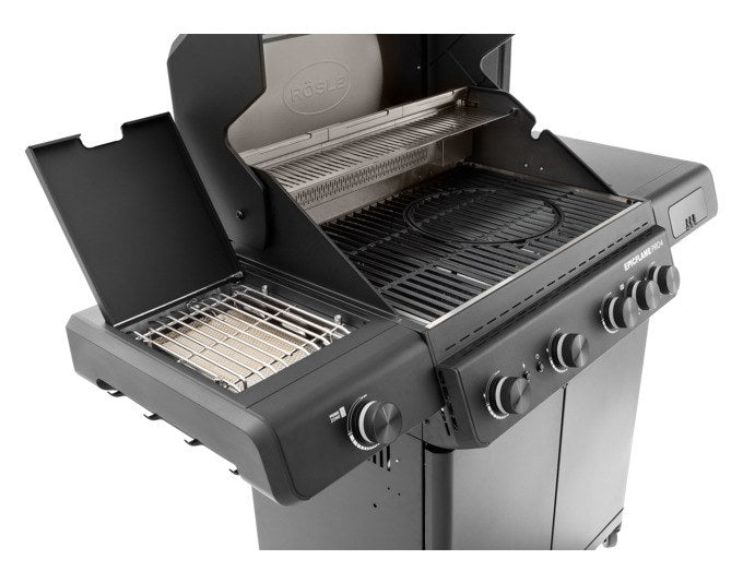 RÖSLE Gasgrill Epicflame Pro 4 in Schwarz mit Seitentischen, Edelstahlkomponenten, emailliertem Gusseisen-Grillrost und geschlossenem Unterschrank.