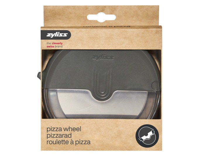 Graues ZYLISS Pizzarad aus Weizenstroh mit Edelstahlklinge, rundes Schneidrad mit ergonomischem Griff und Klingenschutz.
