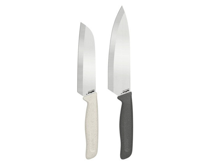 Zwei Messer des ZYLISS Messerset Classic mit anthrazit-violetten Weizenstroh-Griffen und Edelstahlklingen, teils mit durchsichtiger Schutzhülle.