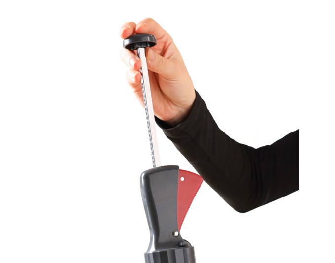 ZYLISS Vermicelles-Presse in Schwarz und Rot mit Trommel und ergonomischem Griff, kompaktes Küchenwerkzeug zur Teigverarbeitung.