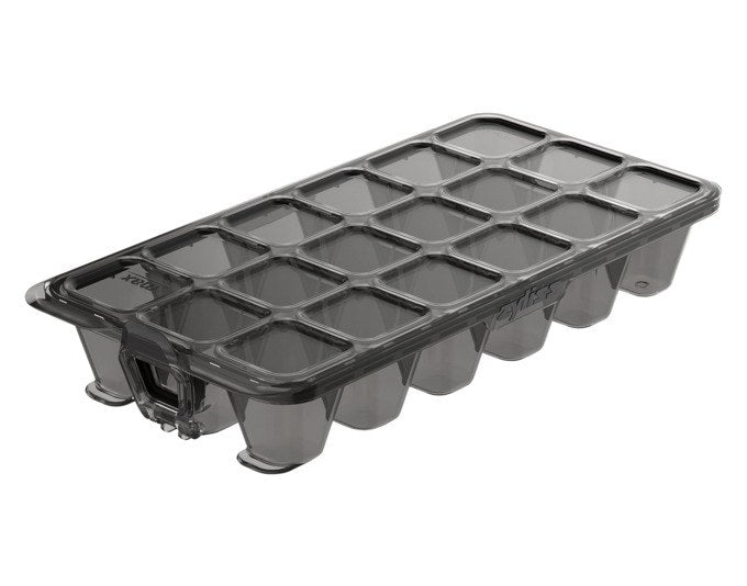Anthrazit-grauer ZYLISS Eiswürfelbehälter Classic aus Kunststoff mit rechteckiger Form und Verschlussdeckel, Masse 22.1x11.1x3.7 cm.