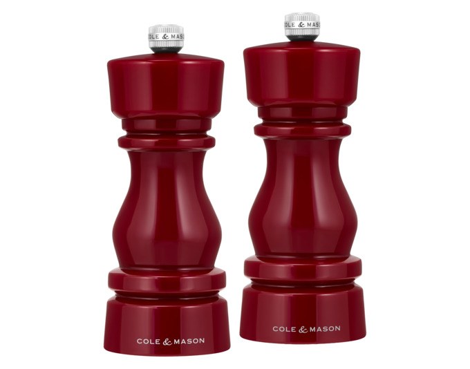 Rote Pfeffer- und Salzmühle aus Acryl, zylindrische Form, Höhe 15 cm, mit sichtbarem Mahlwerk am oberen Ende, COLE & MASON Set London.