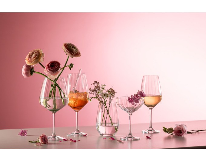 Vier transparente SCHOTT ZWIESEL Allroundbecher Blossom 79 aus Tritan Kristallglas mit strukturierter Oberfläche und sanft ausgestellter Öffnung.