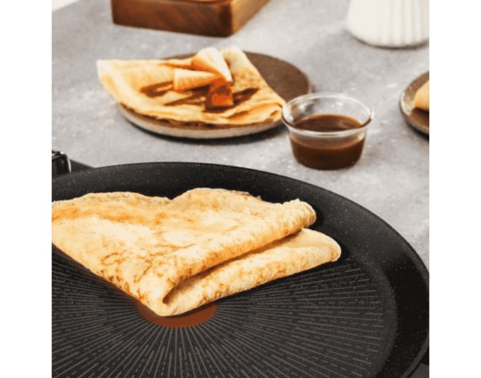 Schwarze TEFAL Crêpepfanne Excellence G7 mit 25 cm Durchmesser, flacher Form und Antihaftbeschichtung, fotografiert von oben.
