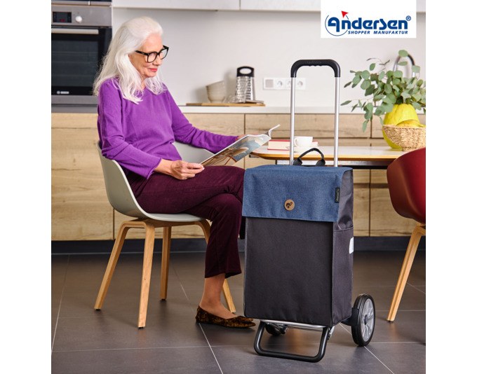 Blauer Einkaufstrolley ANDERSEN Alu Star Hera mit Aluminiumgestell, Flüsterrädern und abnehmbarer Stofftasche, Ansicht seitlich.