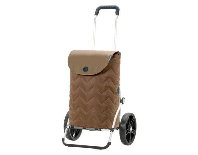Brauner Einkaufstrolley mit Aluminiumgestell, grossen Rädern und abnehmbarer Stofftasche, Seitenansicht auf hellem Hintergrund.