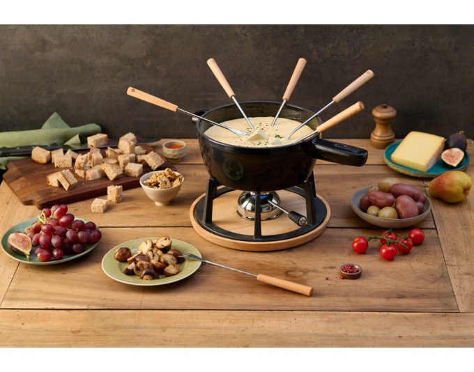 Schwarzes Fonduecaquelon aus emailliertem Gusseisen, rund, ø 23 cm, mit Griffen, auf neutralem Hintergrund fotografiert.
