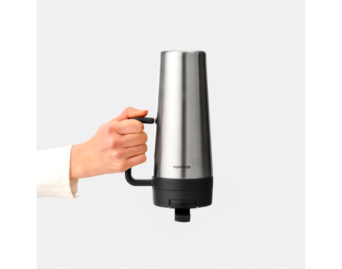 Grauer Isolierbecher Make&Take von BRABANTIA aus doppelwandigem Edelstahl mit drehbarem Deckel und integriertem Flip-Trinkhalm, 24 cm hoch.
