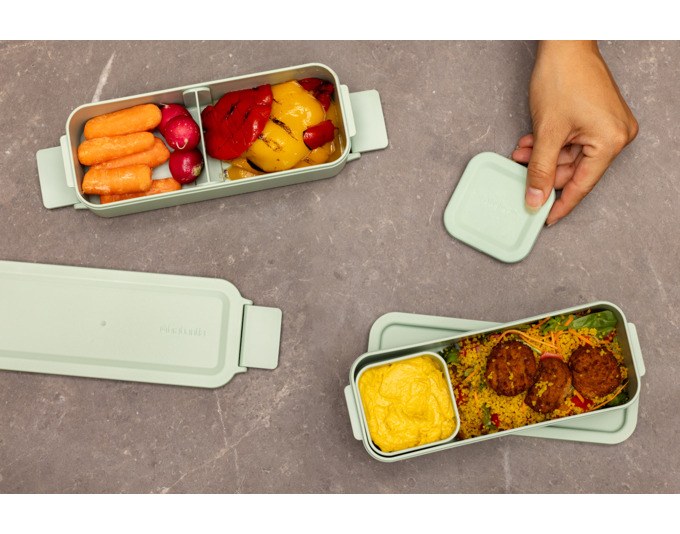 BRABANTIA Lunchbox Make&Take in Jade Green mit Bento-Trennwand, separatem Behälter und auslaufsicherem Deckel mit Clips, längliche Form.