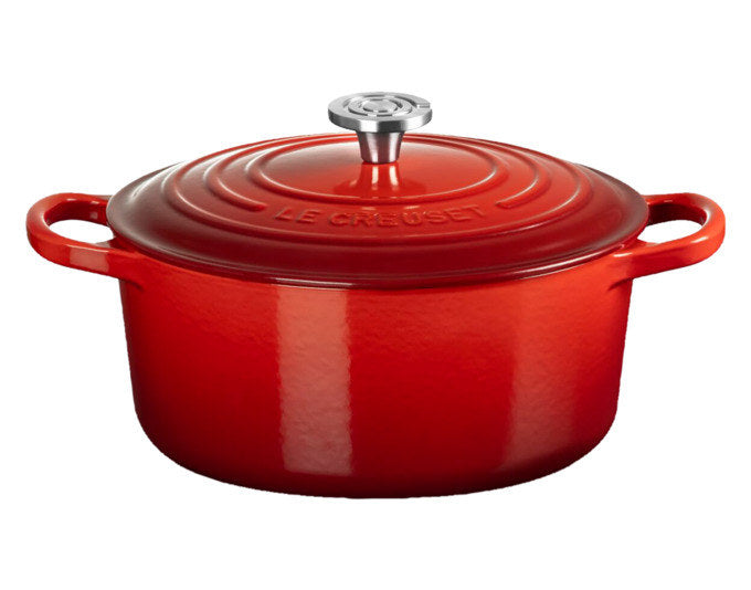 Runder kirschroter Bräter Signature Crucible von LE Creuset aus emailliertem Gusseisen mit Deckel