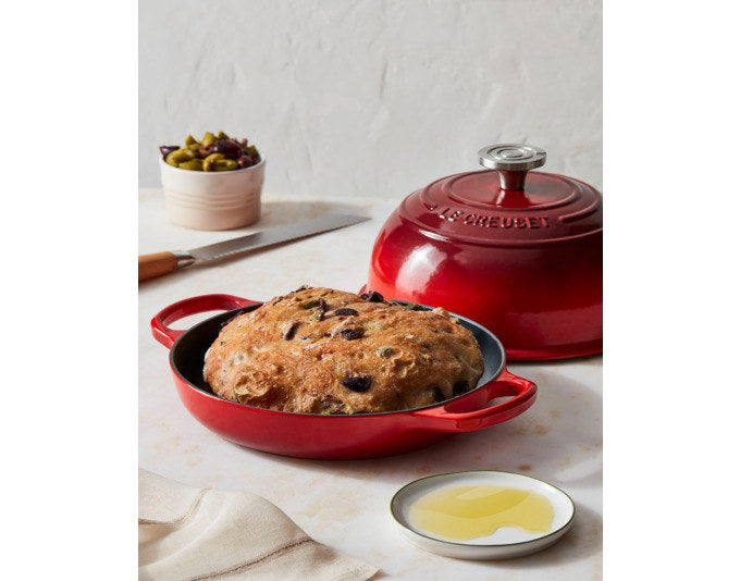 Kirschroter Brot Bräter Signature von LE Creuset, emailliertes Gusseisen, gewölbte Haube