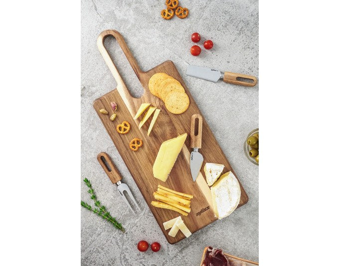 ZYLISS Käsemesserset Artisan Akazie 3-teilig: Hartkäsemesser, Käsebeil und Käsegabel aus Akazienholz in Natur und Braun auf hellem Hintergrund.