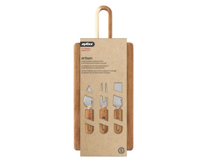 ZYLISS Käsemesserset mit Servierbrett M aus Akazienholz, Farbe Natur/Braun, bestehend aus Käsegabel, Hartkäsemesser und Käsebeil auf Holzbrett.