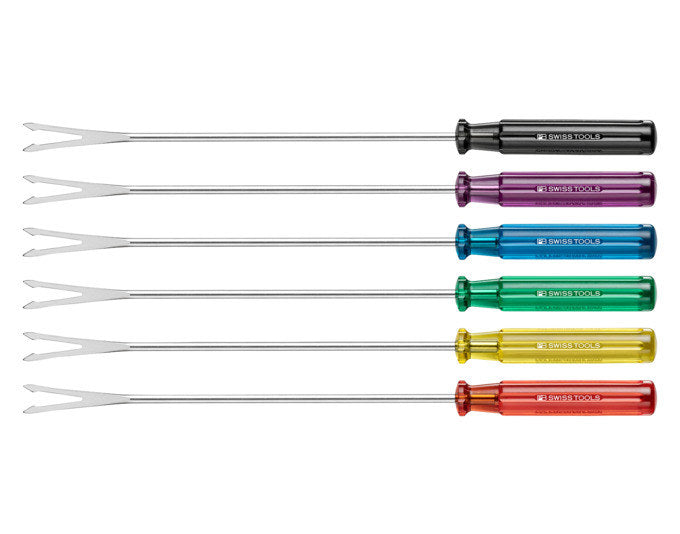 Sechs Fonduegabeln aus rostfreiem Stahl mit farbigen Griffen in Gelb, Rot, Violett, Blau, Grün, Schwarz, Schraubenzieher-Form mit Widerhaken.