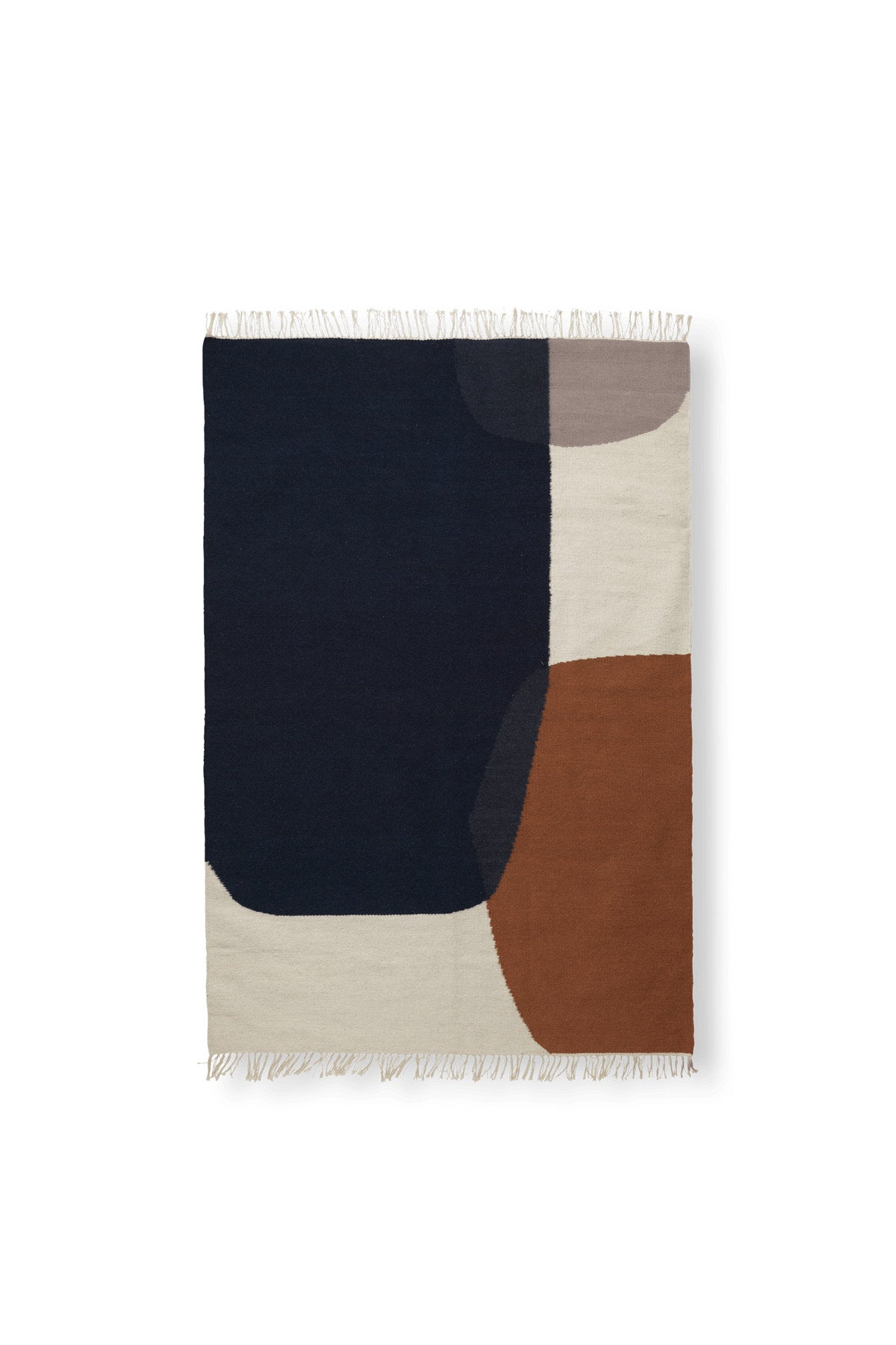 Mehrfarbiger Kelim Teppich Gross von Ferm Living aus 80% Wolle und 20% Baumwolle, handgewebt mit traditionellem Kelim-Muster und grober Struktur.