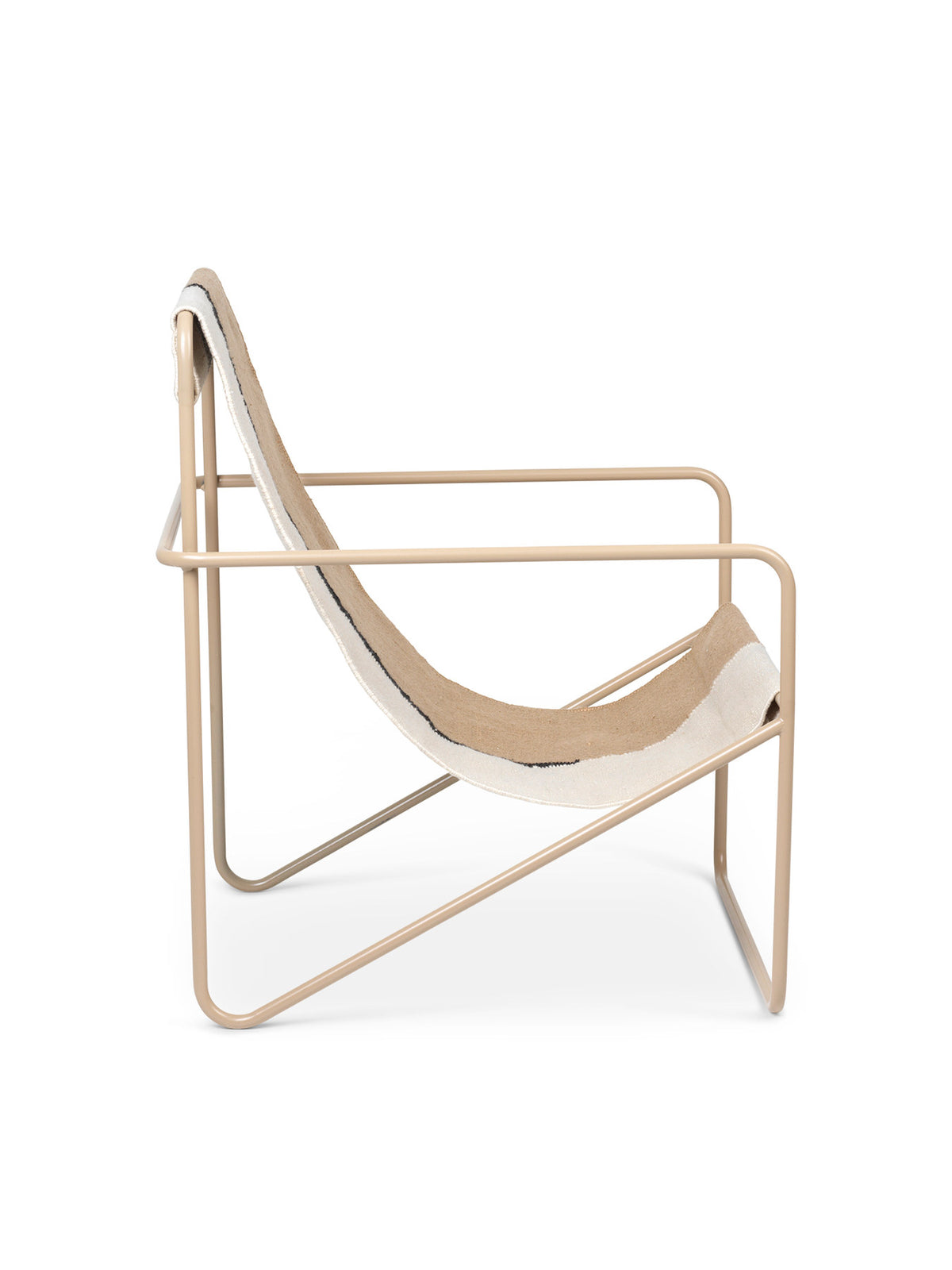 Desert Loungestuhl in Kaschmir/Soil präsentiert im Onlineshop von KAQTU Design AG. Outdoor-Sessel mit Armlehnen ist von Ferm Living