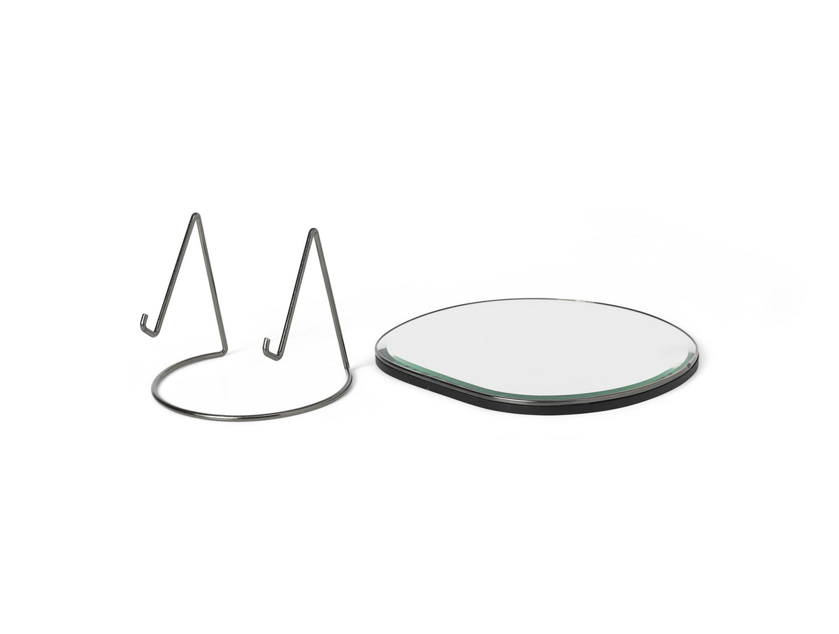 Pond Tischspiegel in Silber / Chrom präsentiert im Onlineshop von KAQTU Design AG. Tischspiegel ist von Ferm Living
