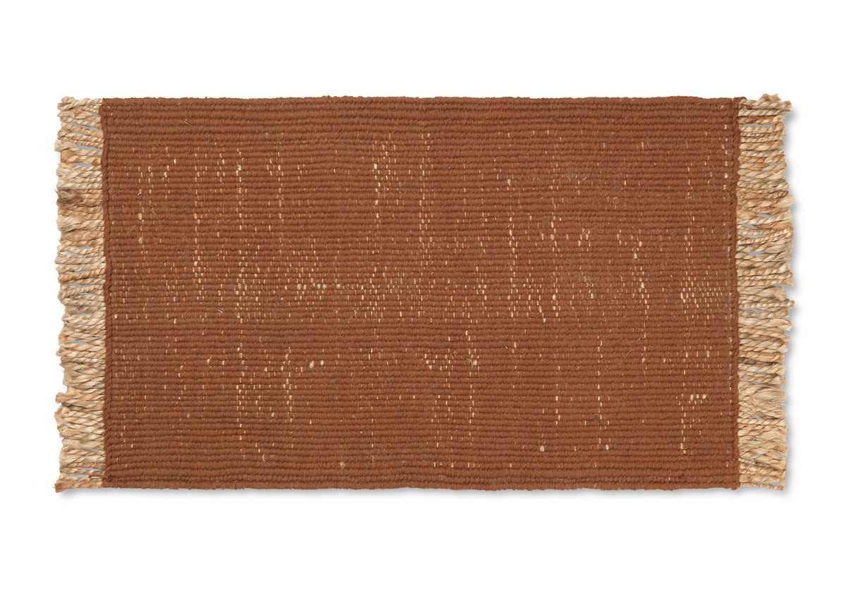 Block Matte in Dark Brick / Natural präsentiert im Onlineshop von KAQTU Design AG. Badematte ist von Ferm Living