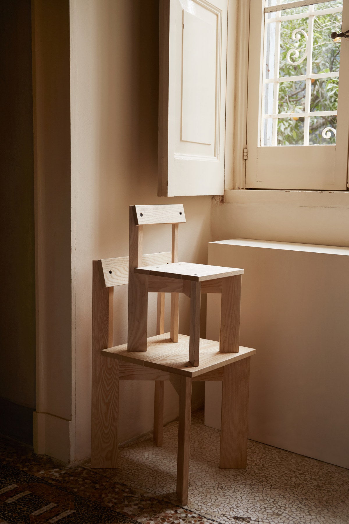 Ark Stuhl in Esche Natur präsentiert im Onlineshop von KAQTU Design AG. Stuhl ist von Ferm Living