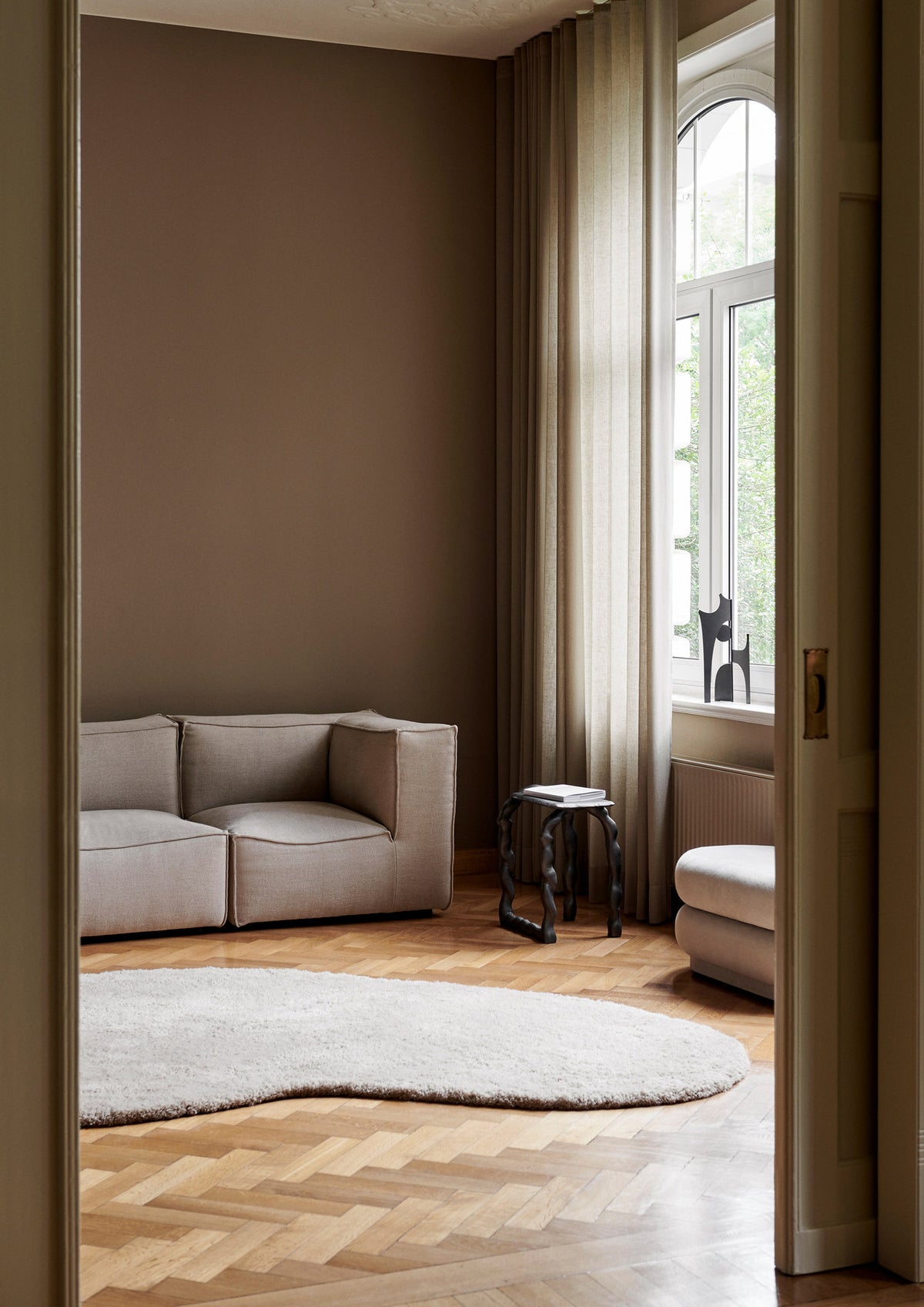 Forma Wollteppich in Off-White präsentiert im Onlineshop von KAQTU Design AG. Teppich ist von Ferm Living