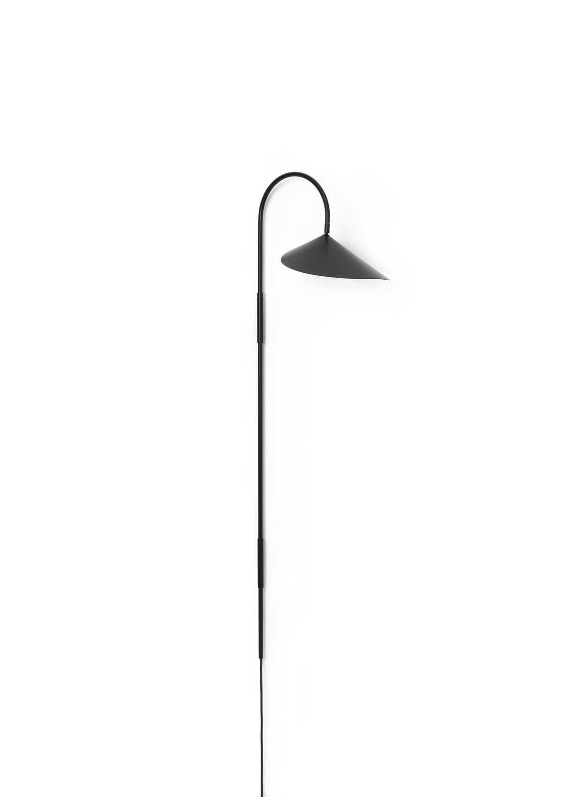 Arum Swivel Wandleuchte Hoch in Schwarz präsentiert im Onlineshop von KAQTU Design AG. Wandleuchte ist von Ferm Living