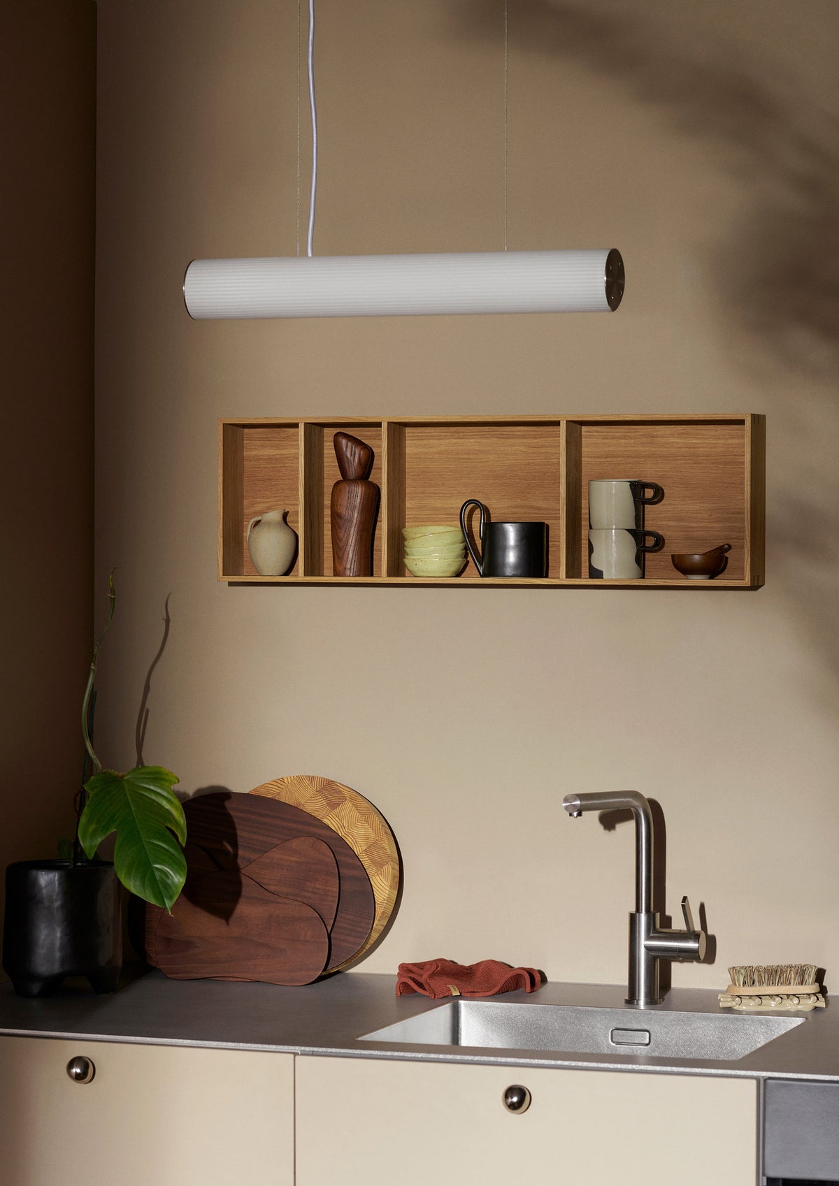 Bon Regal in Natur präsentiert im Onlineshop von KAQTU Design AG. Wandregal ist von Ferm Living