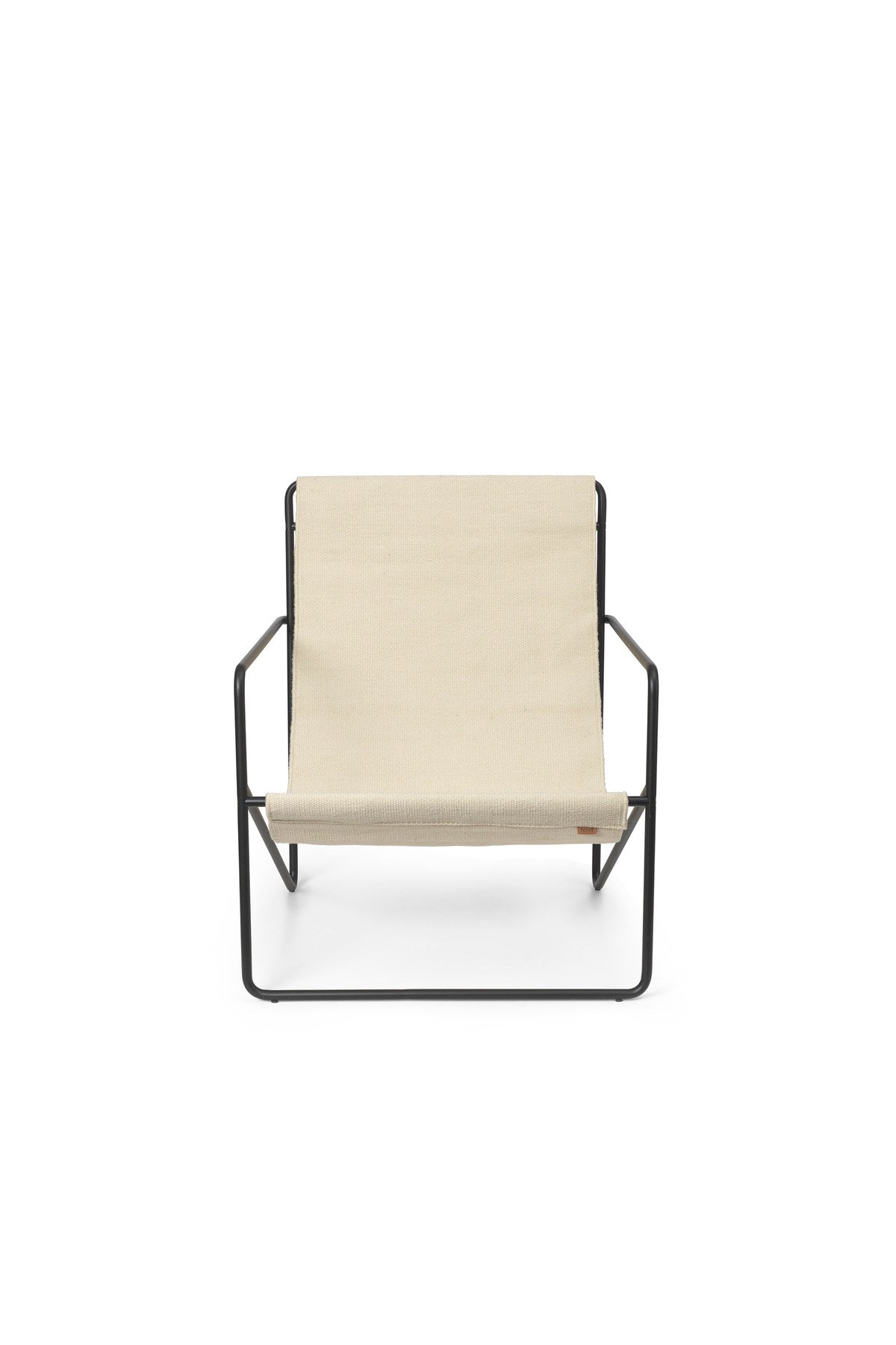 Desert Loungestuhl in Black/Cloud präsentiert im Onlineshop von KAQTU Design AG. Outdoor-Sessel mit Armlehnen ist von Ferm Living
