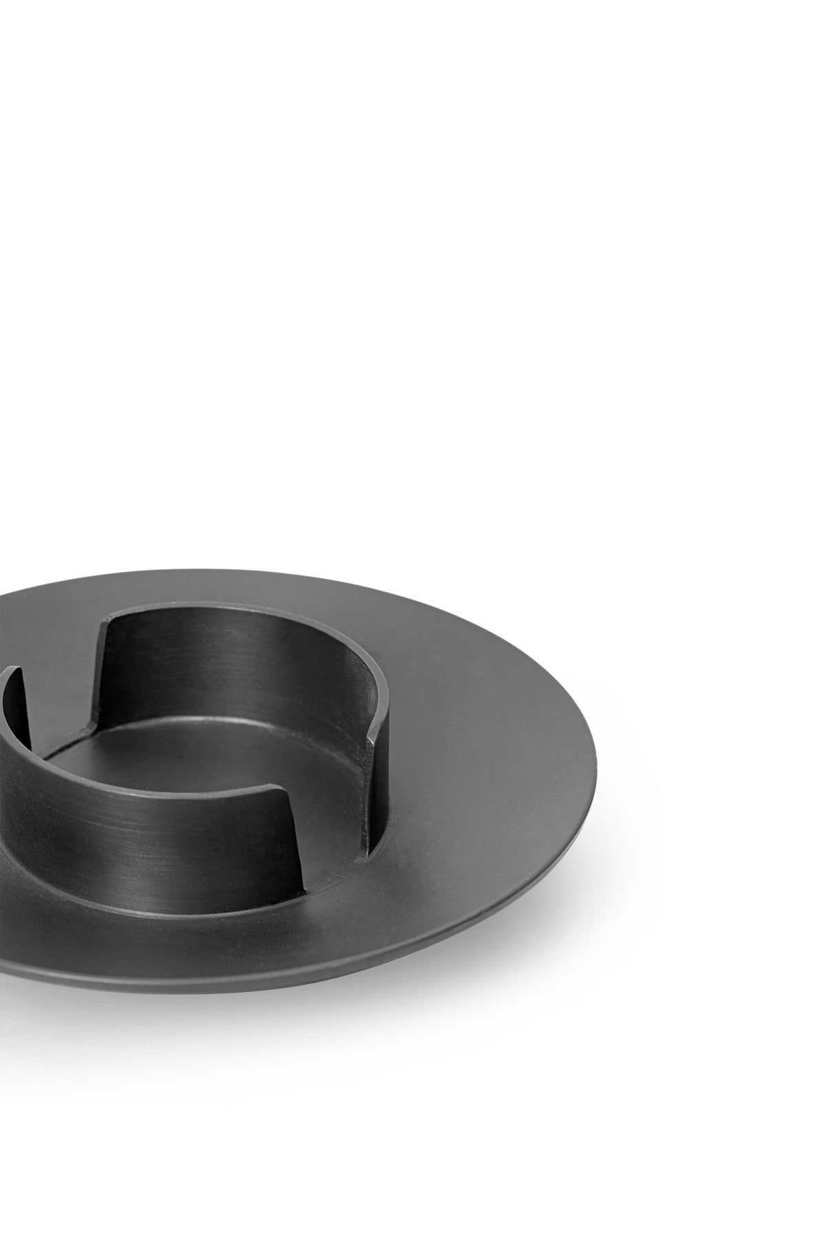 Block Kerzenständer in Black Brass präsentiert im Onlineshop von KAQTU Design AG. Kerzenständer ist von Ferm Living