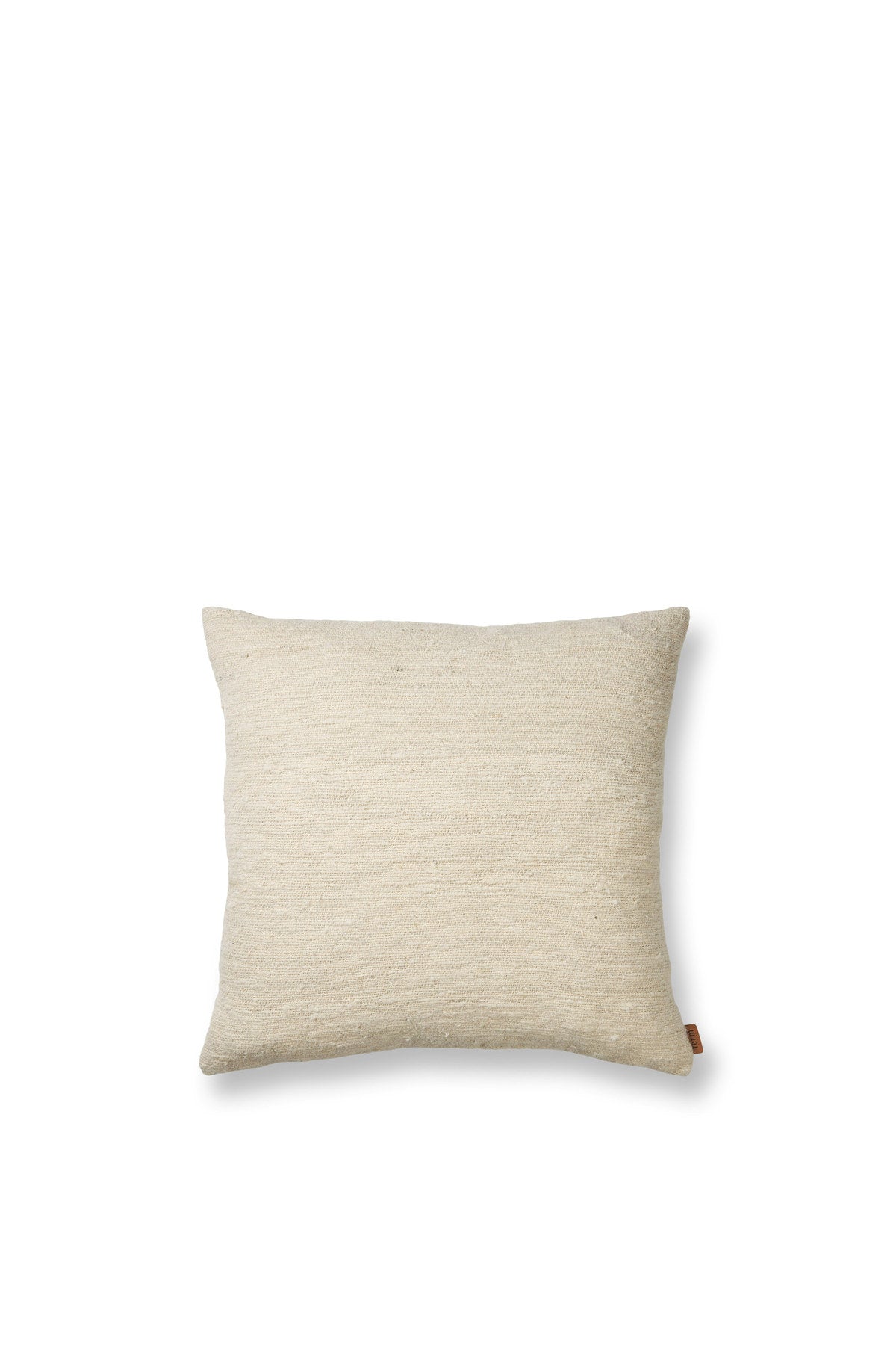 Nettle Kissenbezug in Natur präsentiert im Onlineshop von KAQTU Design AG. Deko Kissenbezug ist von Ferm Living
