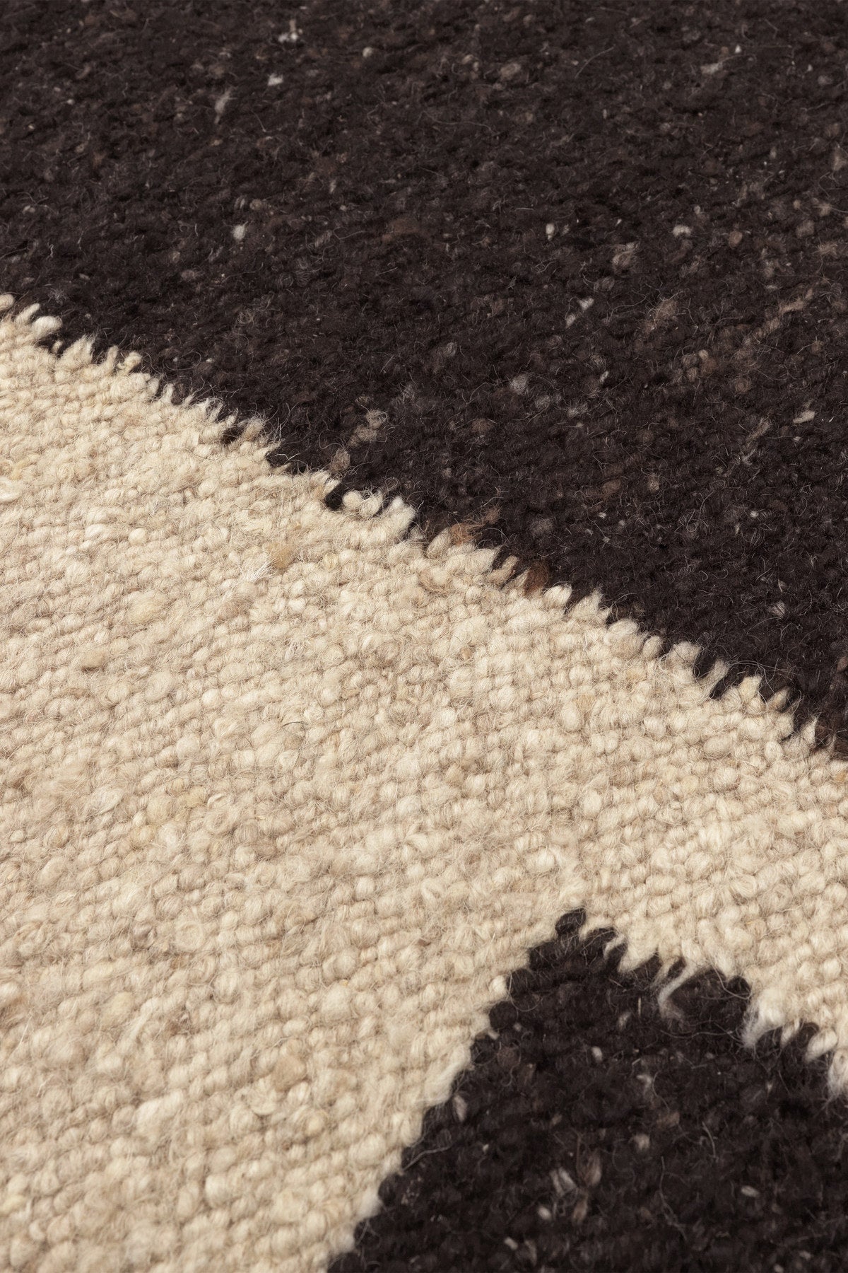 Piece Teppich in Off-white/Coffee präsentiert im Onlineshop von KAQTU Design AG. Teppich ist von Ferm Living
