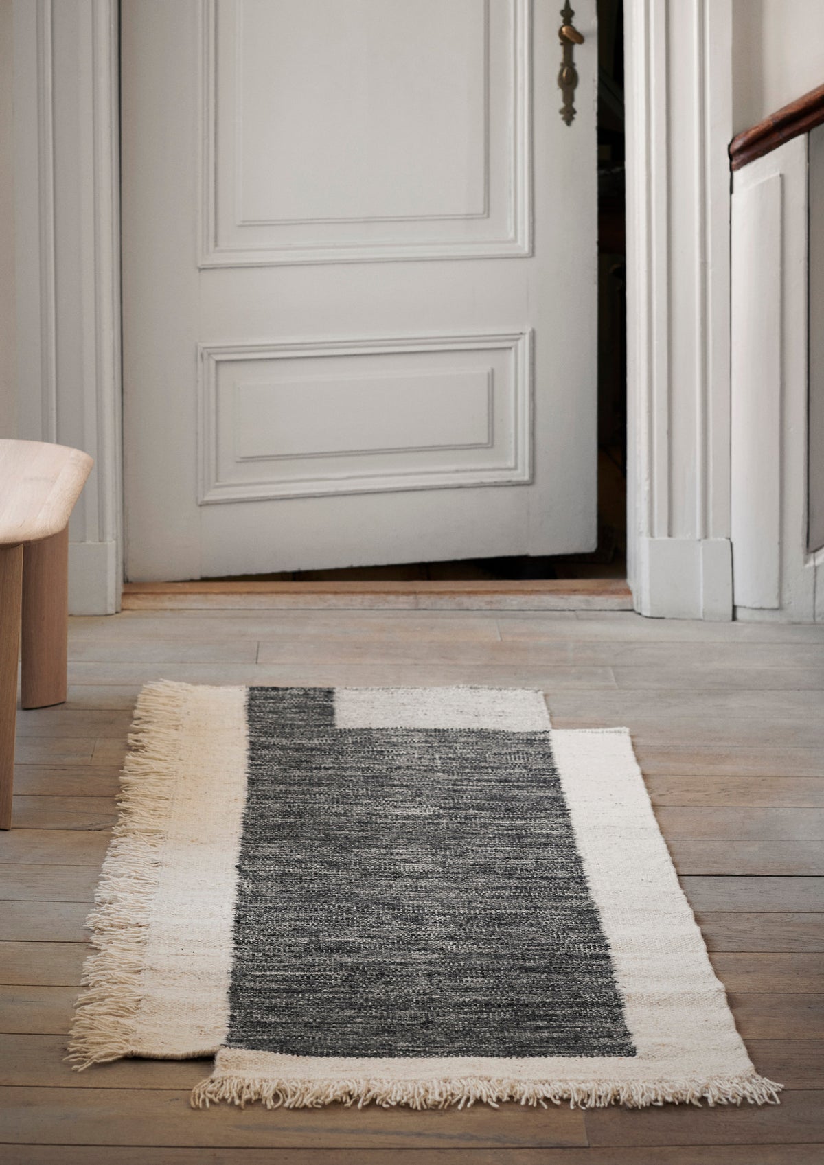 Counter Teppich in Charcoal/Off-white präsentiert im Onlineshop von KAQTU Design AG. Teppich ist von Ferm Living