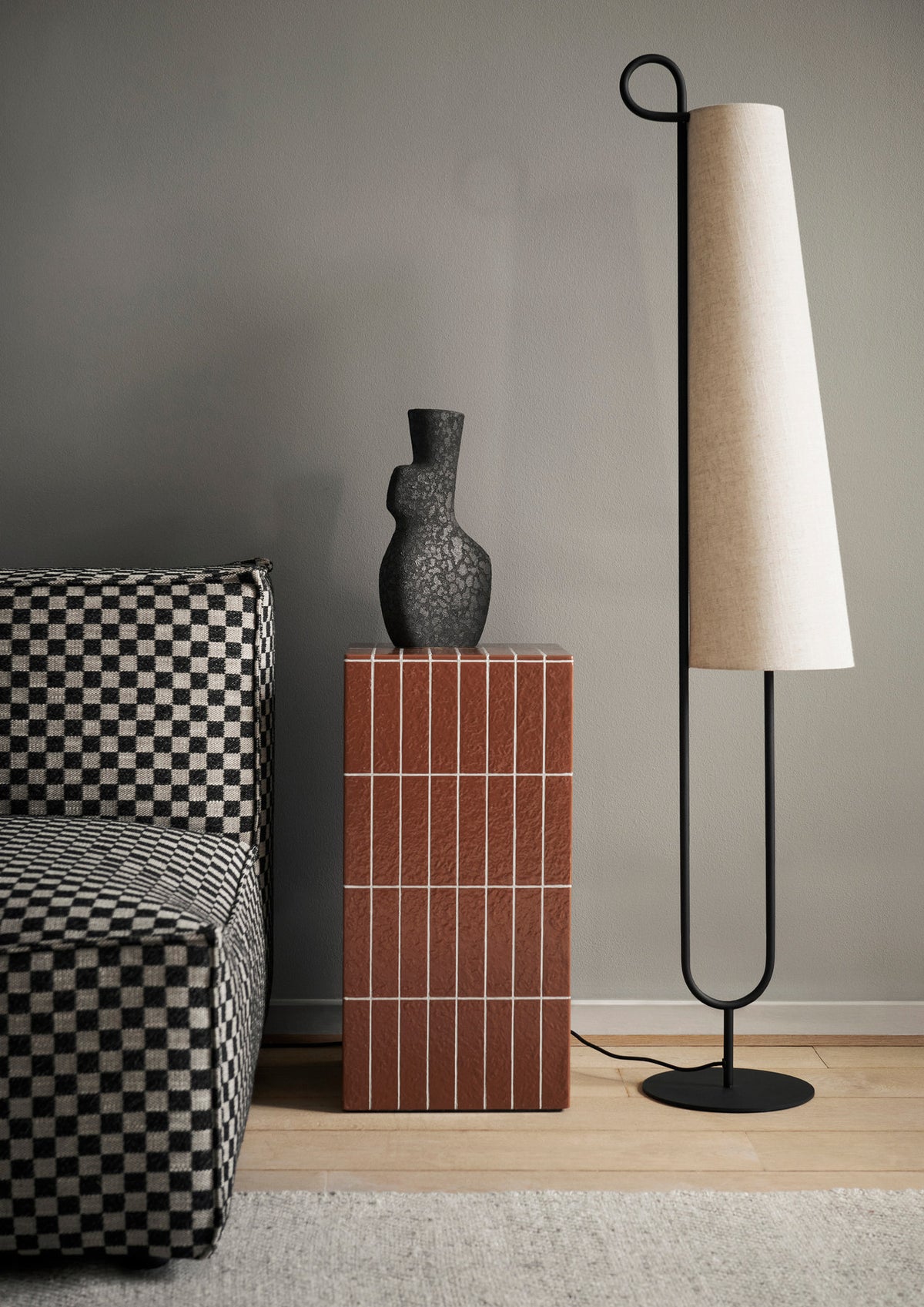 Pillar Sockel in Braun präsentiert im Onlineshop von KAQTU Design AG. Beistelltisch ist von Ferm Living