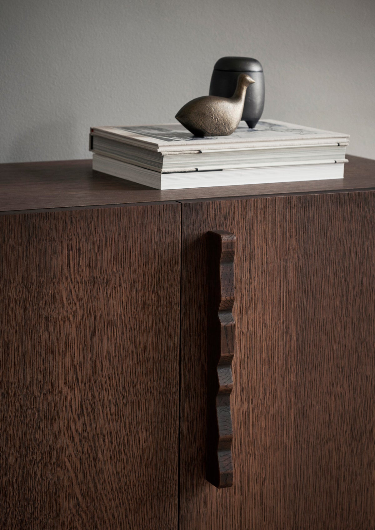 Unda Sideboard in Dark Stained Oak präsentiert im Onlineshop von KAQTU Design AG. Sideboard ist von Ferm Living