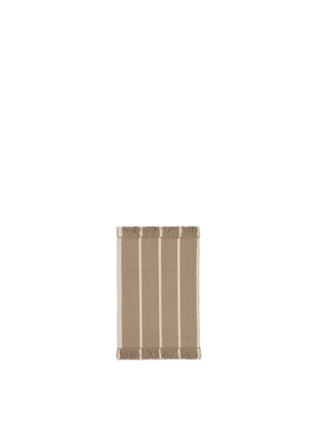 Calm Kelim Mat 50 x 70 in Darkwhite Sand/Off präsentiert im Onlineshop von KAQTU Design AG. Teppich ist von Ferm Living