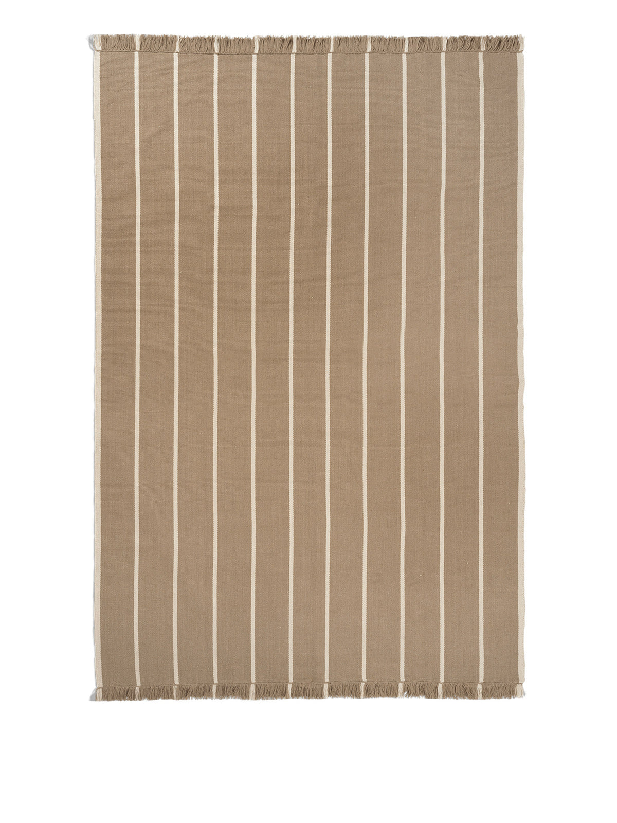 Rechteckiger Kelim Teppich aus 100% Wolle in Dark Sand und Offwhite, handgewebt mit grober, strukturierter Oberfläche, liegend fotografiert.